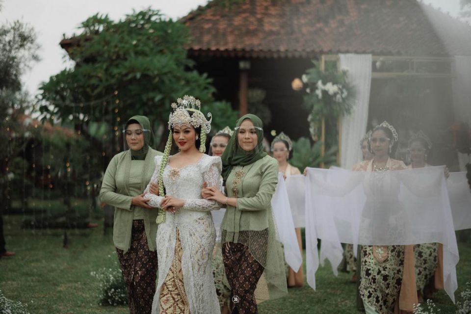 10 Detail Akad Nikah Yura Yunita-Donne Maulana, Adem dalam Nuansa Rustic Hijau dan Putih