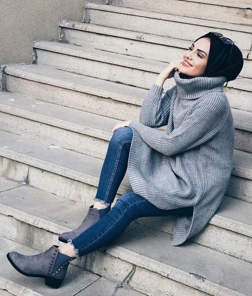 Kumpulan Foto OOTD dengan Sweater Minimalis Buat Hijabers. Pas Buat Musim Hujan!