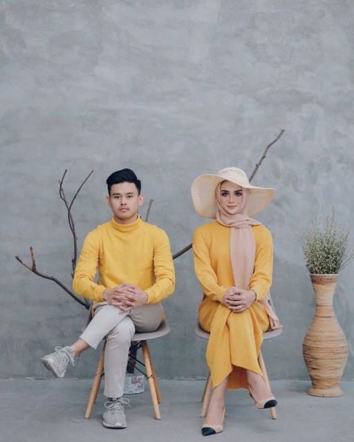 8 Ide Busana Couple yang 'Nggak Couple Banget'. Anti Norak, Bisa Bikin Kompak!