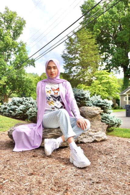 Belum Redup, Ini Potret 9 Hijabers dengan Busana Serba Lilac yang Menawan dan Manis!