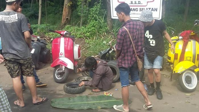 Karisma Vespa Jadul, Motor Legendaris yang Nggak Ada Matinya. Kecuali Pas Mogok di Jalan~