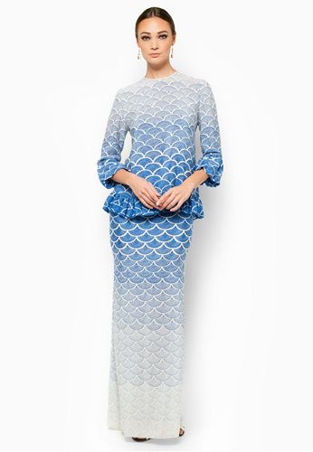 9 Potret Kebaya Ombre yang Tetap Elegan Saat Dipakai. Kekinian, tapi Santun!