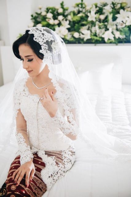 9 Kebaya Putih Tradisional Namun Dikemas Modern; Referensi Pas Buatmu yang Simpel!