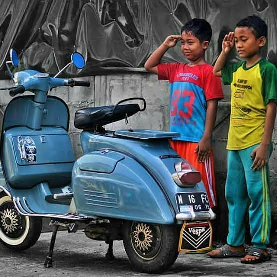 Karisma Vespa Jadul, Motor Legendaris yang Nggak Ada Matinya. Kecuali Pas Mogok di Jalan~