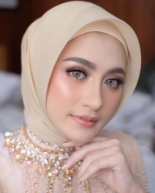 5 Contoh Makeup Hijab yang Bisa Kamu Tiru, Mulai dari yang Natural Sampai Bold Ada!