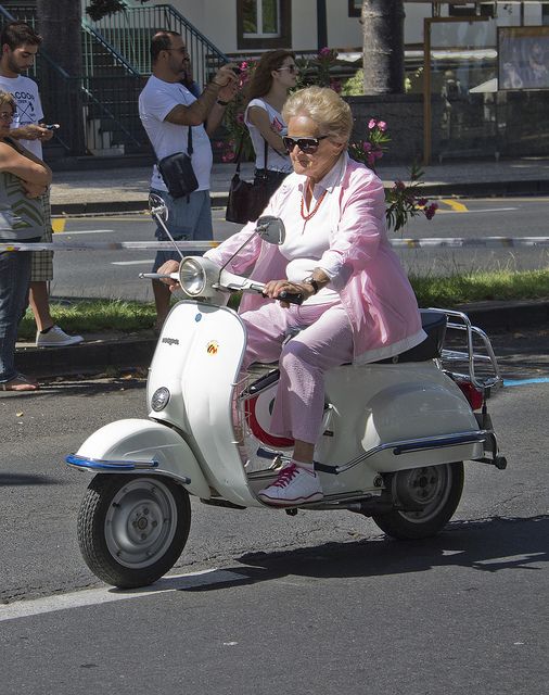 Karisma Vespa Jadul, Motor Legendaris yang Nggak Ada Matinya. Kecuali Pas Mogok di Jalan~