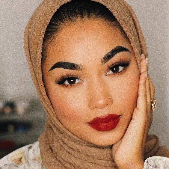 5 Contoh Makeup Hijab yang Bisa Kamu Tiru, Mulai dari yang Natural Sampai Bold Ada!