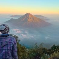 5 Gunung Pilihan Fiersa Besari untuk Kamu yang Baru Pertama Kali Mendaki. Jalurnya Relatif Mudah, Pemandangannya Indah