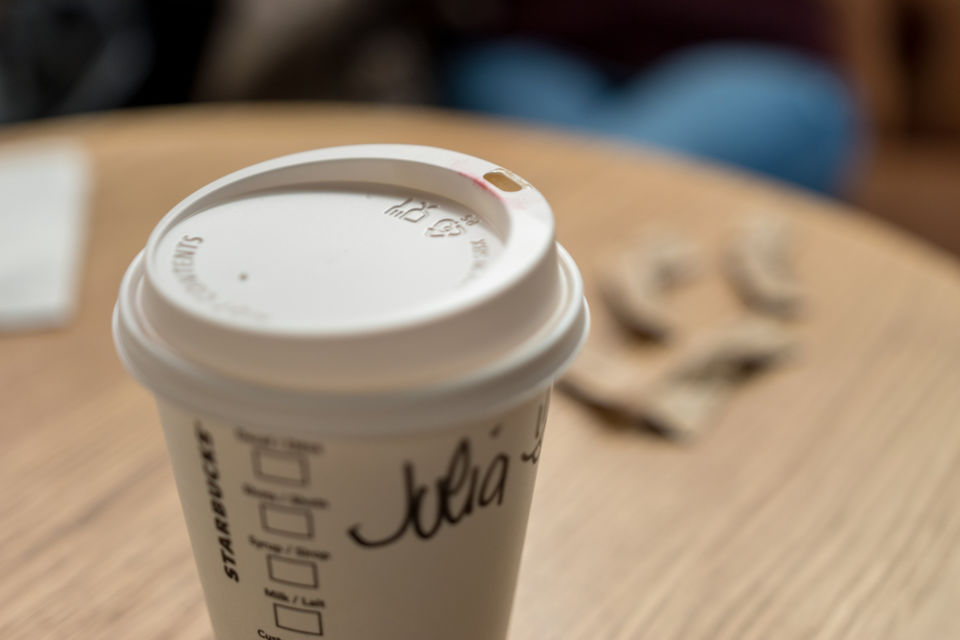 Belajar 4 Strategi Marketing Starbucks, Kedai Kopi yang Tetap Laris Walau Harganya Lumayan~