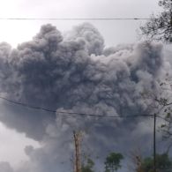 Gunung Semeru Erupsi, Luncurkan Awan Panas Sejauh 4,5 Kilometer Disertai Asap Tebal