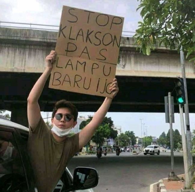 Kebiasaan Pencet Klakson, padahal Lampu Baru Aja Hijau. Antara Resek dan Sebuah Keharusan~