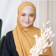 Sederet Alasan Kenapa Masih Banyak Cewek yang Kurang PD Mengenakan Hijab Warna Kuning. Simak Nih!