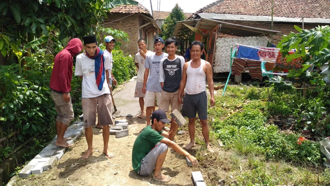 4 Alasan Kenapa Rumah Orang Desa Jarang Banget Dipagerin. Berasa Nggak Ada Batas Gitu~