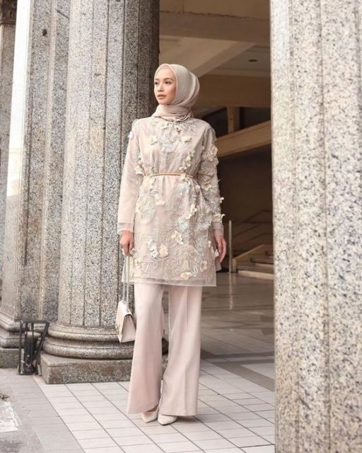 Bukan Brokat atau Tile, Ini 9 Potret Cantik Kebaya Organza Bernuansa Pastel. Mewah dan Elegan!