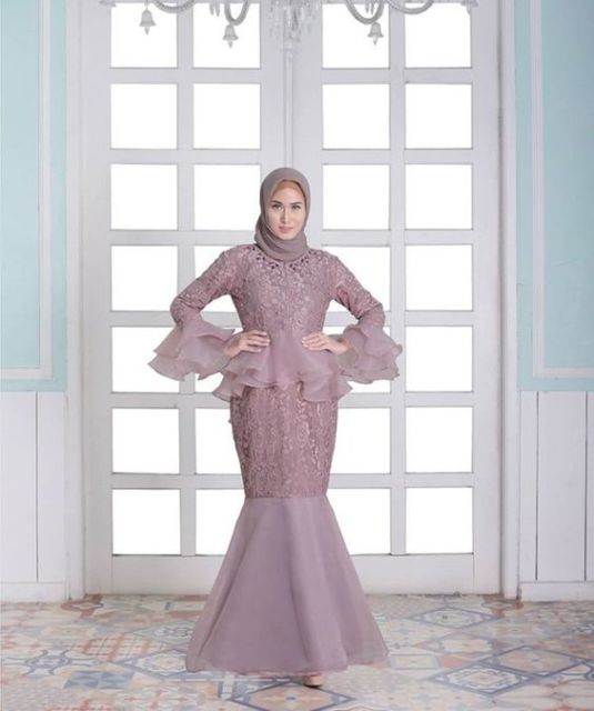 Bukan Brokat atau Tile, Ini 9 Potret Cantik Kebaya Organza Bernuansa Pastel. Mewah dan Elegan!