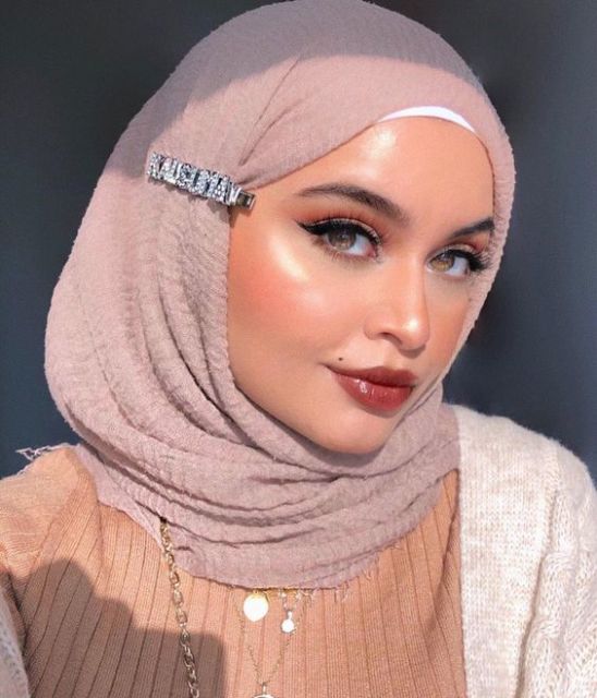 5 Contoh Makeup Hijab yang Bisa Kamu Tiru, Mulai dari yang Natural Sampai Bold Ada!