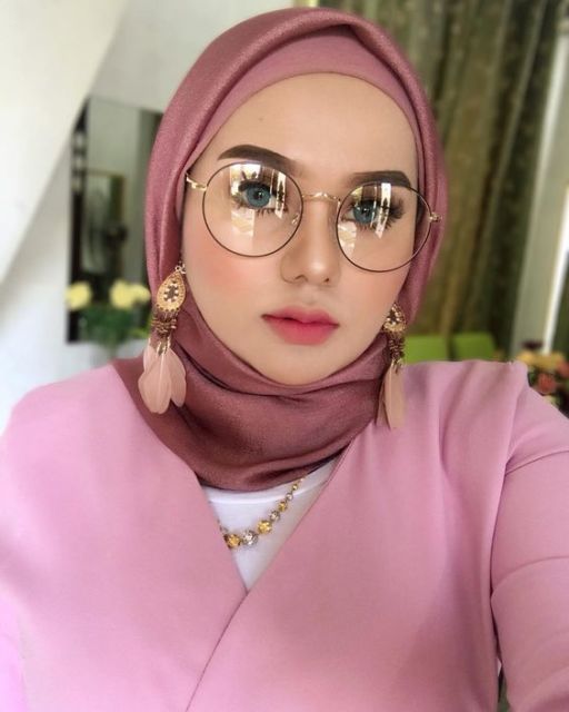 5 Contoh Makeup Hijab yang Bisa Kamu Tiru, Mulai dari yang Natural Sampai Bold Ada!