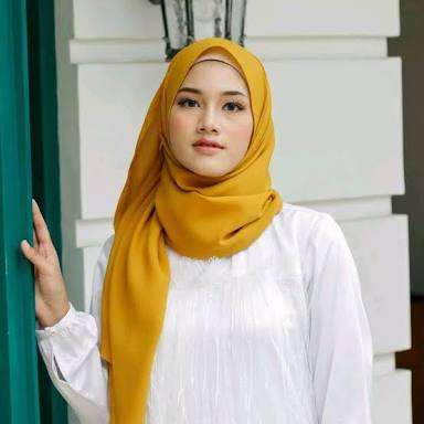 Sederet Alasan Kenapa Masih Banyak Cewek yang Kurang PD Mengenakan Hijab Warna Kuning. Simak Nih!