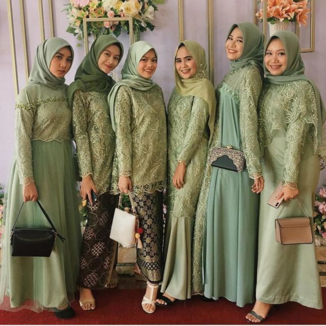 kebaya hijau olive