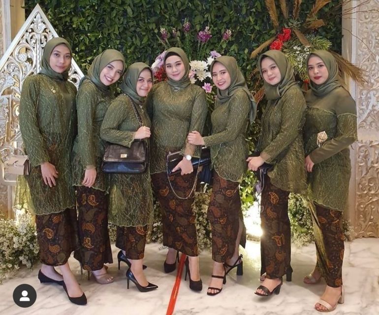 kebaya hijau olive