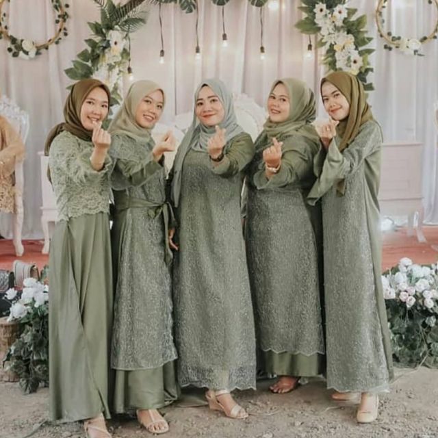 kebaya hijau olive