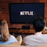 5 Daftar Rekomendasi Film Netflix Buat Nemenin Kalian di Tahun 2021. Dijamin Seru!