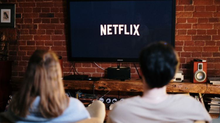 5 Daftar Rekomendasi Film Netflix Buat Nemenin Kalian di Tahun 2021. Dijamin Seru!