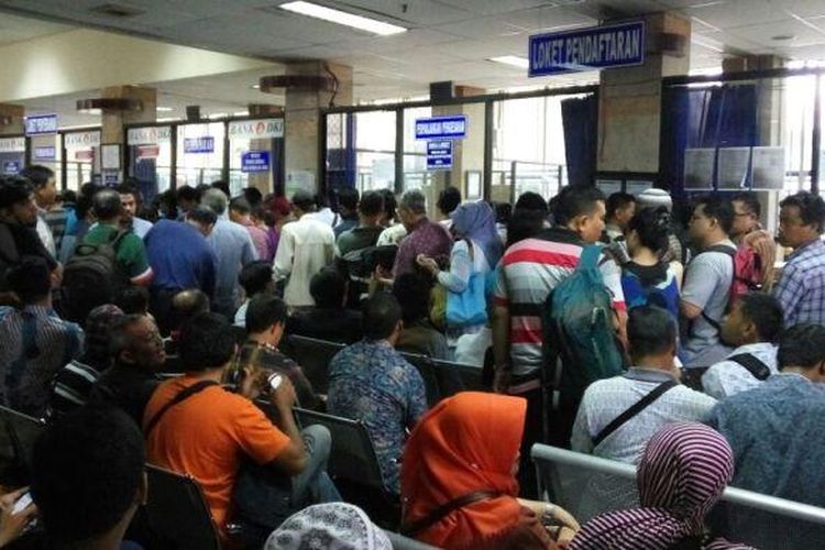 Hal Absurd yang Pasti Dirasakan Ketika Menempuh Ujian SIM. Deg-degan Banget!