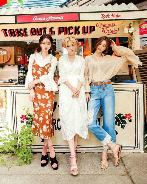 Gemasnya 8 Gaya OOTD Ala Korean Besties. Niatnya Iseng, Malah Jadi Sebagus Ini!