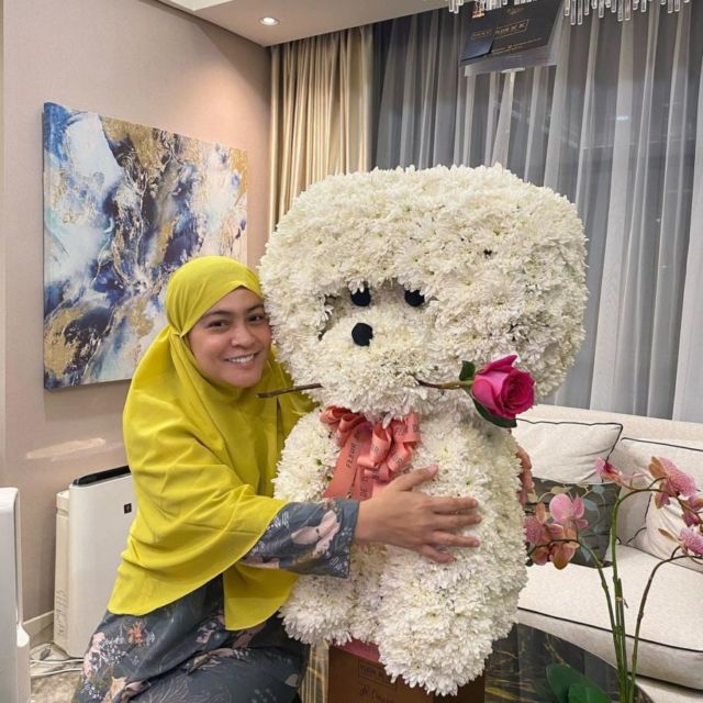 Turut Rayakan Hari Kasih Sayang, 10 Artis ini Dapat Kejutan dari yang Tercinta. Sweet Abis~