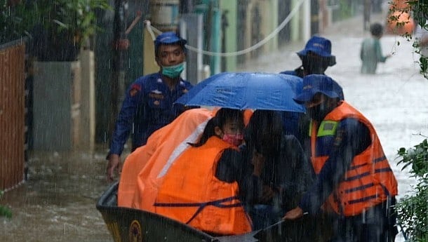 Selain Curah Hujan Lokal Tinggi, Hal ini Juga Jadi Penyebab Banjir Landa Jabodetabek. Stay Safe!