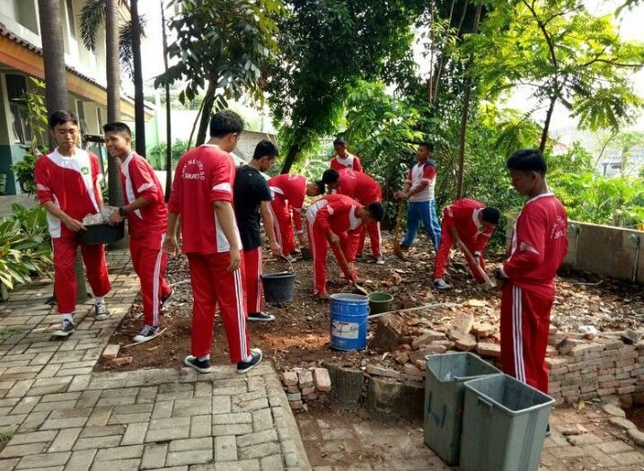 Nostalgia Bahagianya Momen Kerja Bakti di Masa Sekolah. Berasa Bebas Banget~