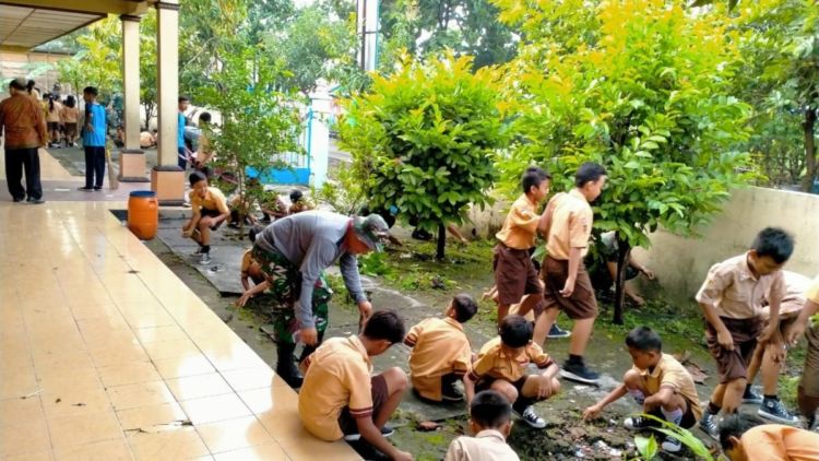 Nostalgia Bahagianya Momen Kerja Bakti di Masa Sekolah. Berasa Bebas Banget~