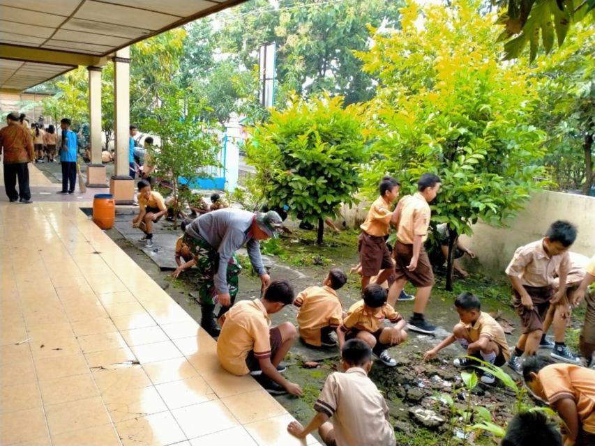 Nostalgia Bahagianya Momen Kerja Bakti di Masa Sekolah. Berasa Bebas Banget~