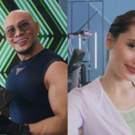 Pakai Dual-view Video Bikin Persahabatan Cinta Laura dan Deddy Corbuzier Makin Seru