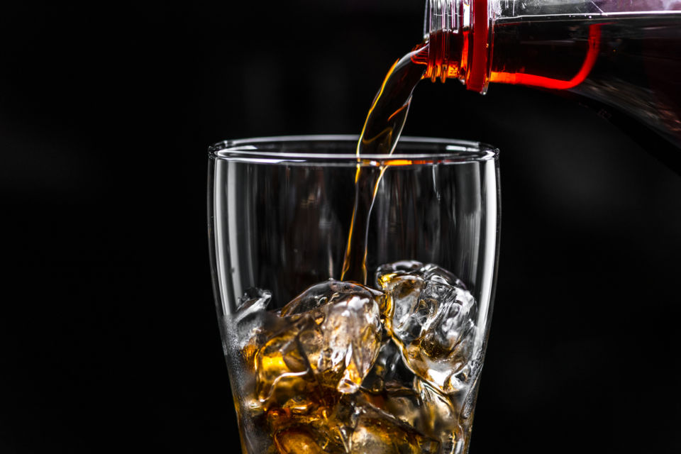 7 Alasan Mesti Lekas Kurangi Konsumsi Minuman Soda, Efeknya Nggak Cuma Bikin Gemuk Ternyata!