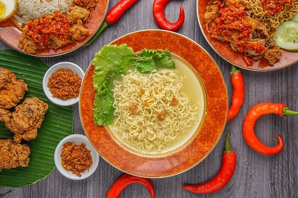 Hujan Bikin Lapar? Berikut 7 Hidangan yang Enak Banget Disantap Saat Hujan Enggan Mereda!