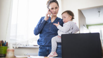 Meski Remeh, 9 Hal Ini Jelas Dirindukan para Ibu Bekerja yang WFH. Ah, Melow!