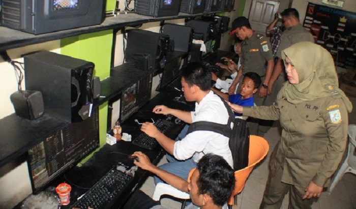 Nostalgia Masa Keemasan Warnet dari Kacamata Mas-mas Penjaga Warnet. Ada yang Pernah Merasakan?