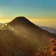 5 Fakta Menarik Gunung Gede Pangrango yang Belakangan Viral Karena Terlihat Jelas dari Jakarta