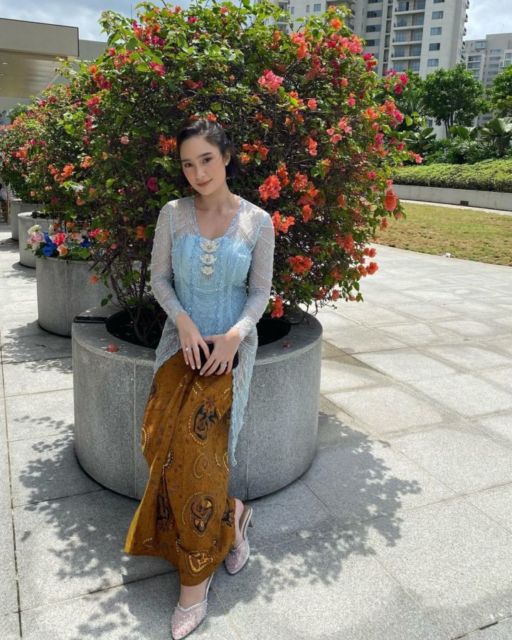 Potret Tatjana Saphira Mengenakan Kebaya Langsung Jadi Sorotan. Ini Detail Lengkapnya!