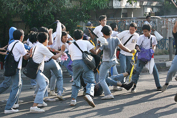 Kamu Melewatkan Masa Muda Kalau Nggak Pernah Melakukan 11 Hal ini di Sekolah. Zaman Jahiliah nih~