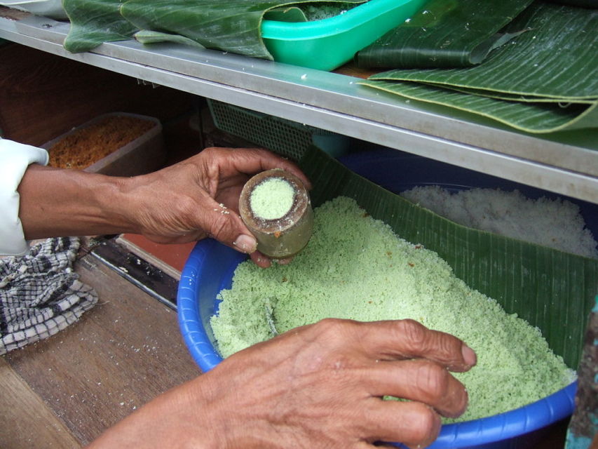 Selain Memiliki Suara yang Unik Saat Membuatnya, Kue Putu Ternyata Punya Sejarah Panjang di Indonesia