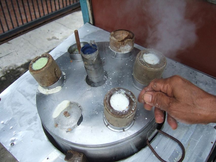 Selain Memiliki Suara yang Unik Saat Membuatnya, Kue Putu Ternyata Punya Sejarah Panjang di Indonesia