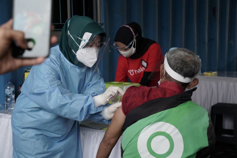 Halodoc Bersama Gojek Hadirkan Pos Pelayanan Vaksinasi Covid-19 Berbasis Drive Thru di Komplek Kemayoran Jakarta