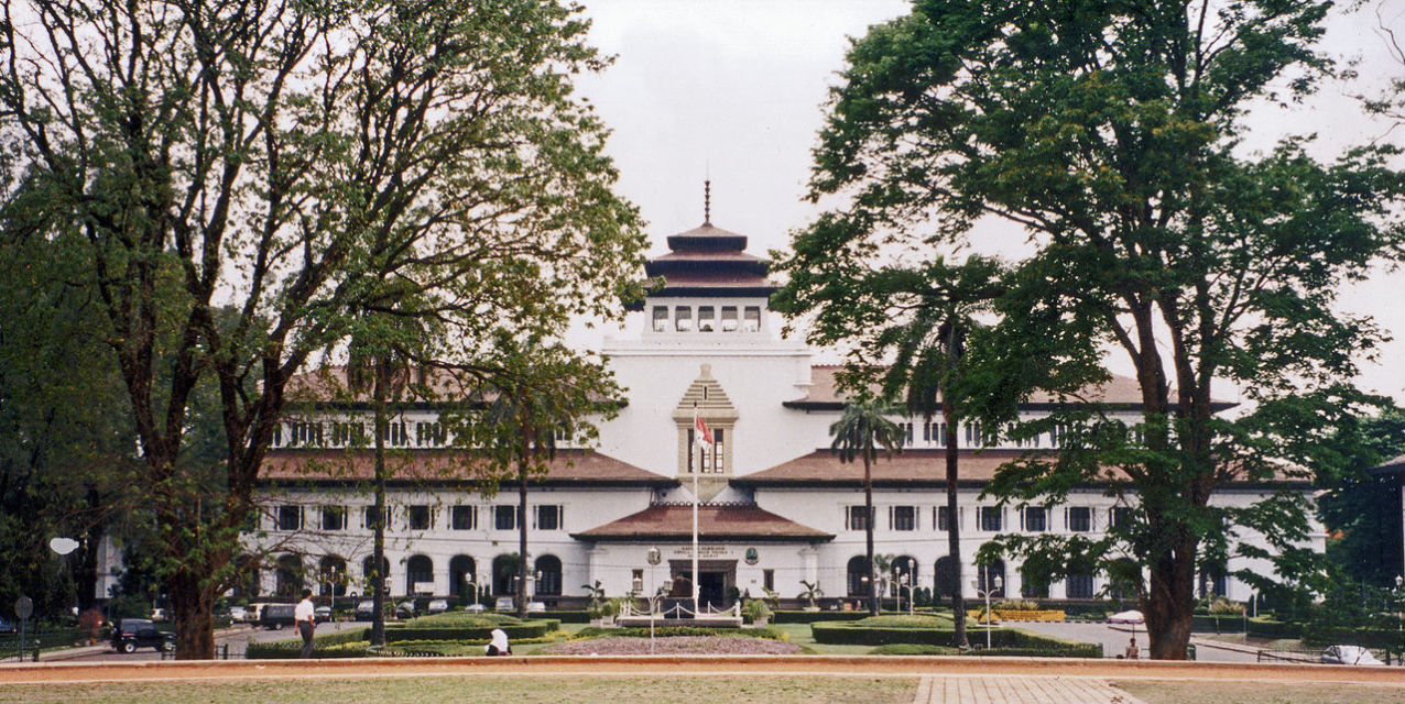 7 Tempat Bersejarah di Bandung yang Bisa Kamu Kunjungi. Kalau ke Bandung, Jangan Lupa Nggak Main ke Sana!