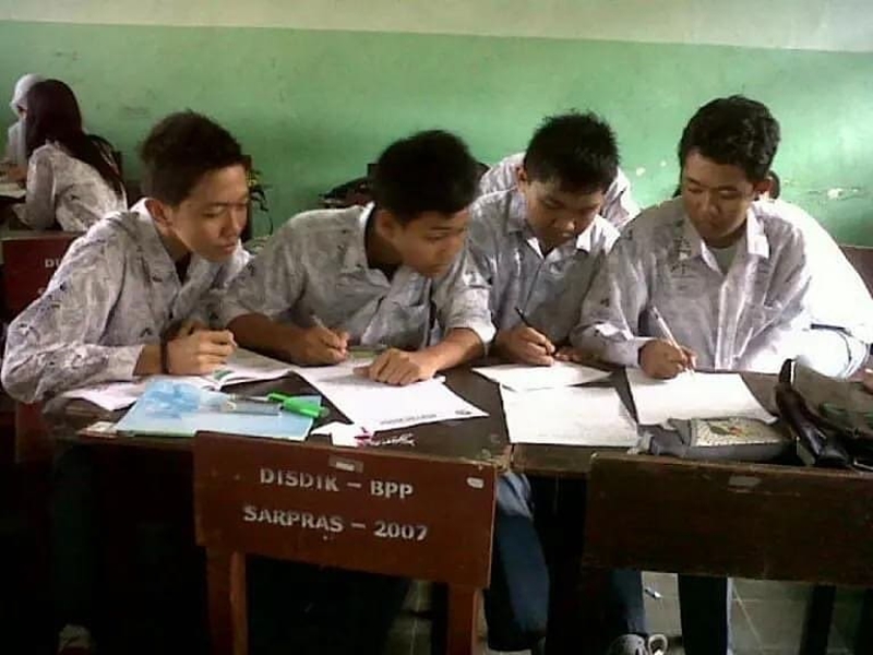 11 Momen Kocak Saat Ujian Sekolah ini Pasti Bikin Kamu Rindu Suasana Kelas. Online Terooos~