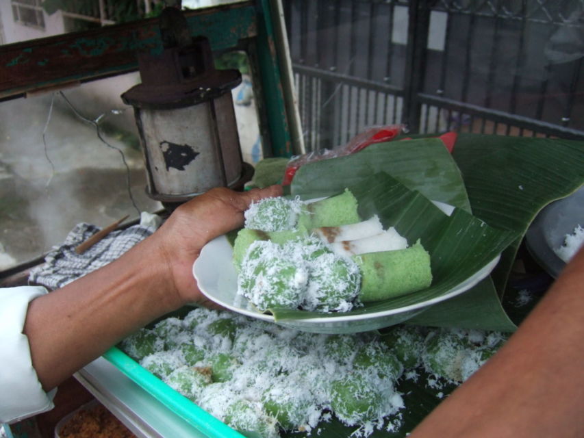 Selain Memiliki Suara yang Unik Saat Membuatnya, Kue Putu Ternyata Punya Sejarah Panjang di Indonesia