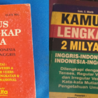 Dari Kamus Legendaris 5 Juta Kata Sampai 900-an Miliar Kata, Kamu Pernah Punya yang Mana?