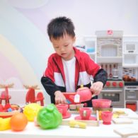 Mudah, Murah dan Aman, Ini 5 Ide Sensory Play dari Bahan Makanan untuk Bayi 6-12 Bulan!